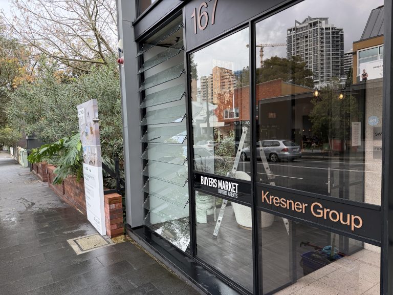 window cleaning work in edgeclife